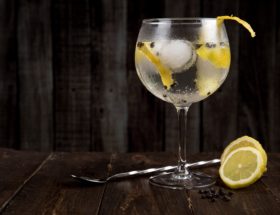 Por que o gin ficou famoso no Brasil?